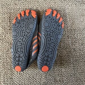 Grounded footwear with Neutropathy